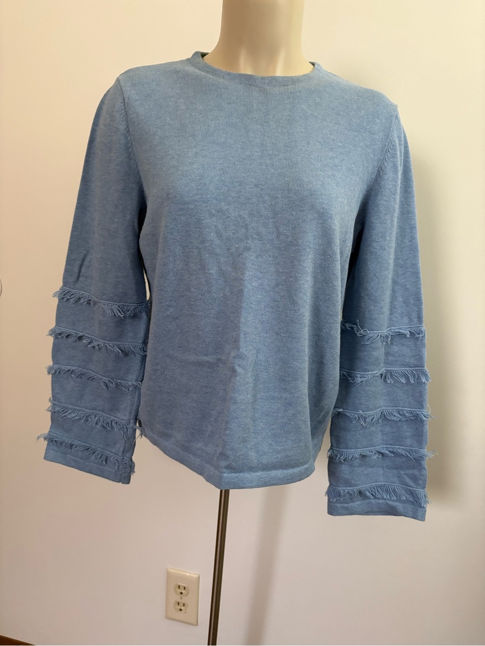 Vineyard Vines Light Blue Fringe Sleeve Crewneck Sweater Small 100% Cotton